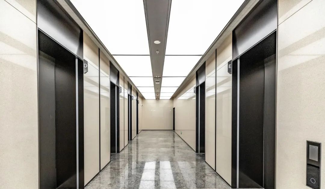 浦东北外滩滨江大道__外滩滨江浦东段