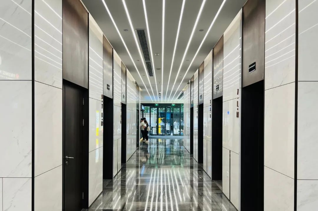 南京地铁大厦里都是哪些单位_南京东方商厦_