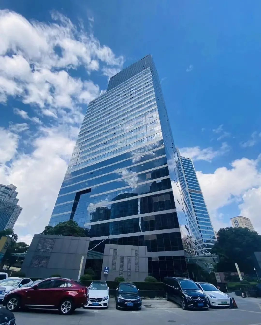 长宁最豪华的办公楼__上海长宁区办公楼