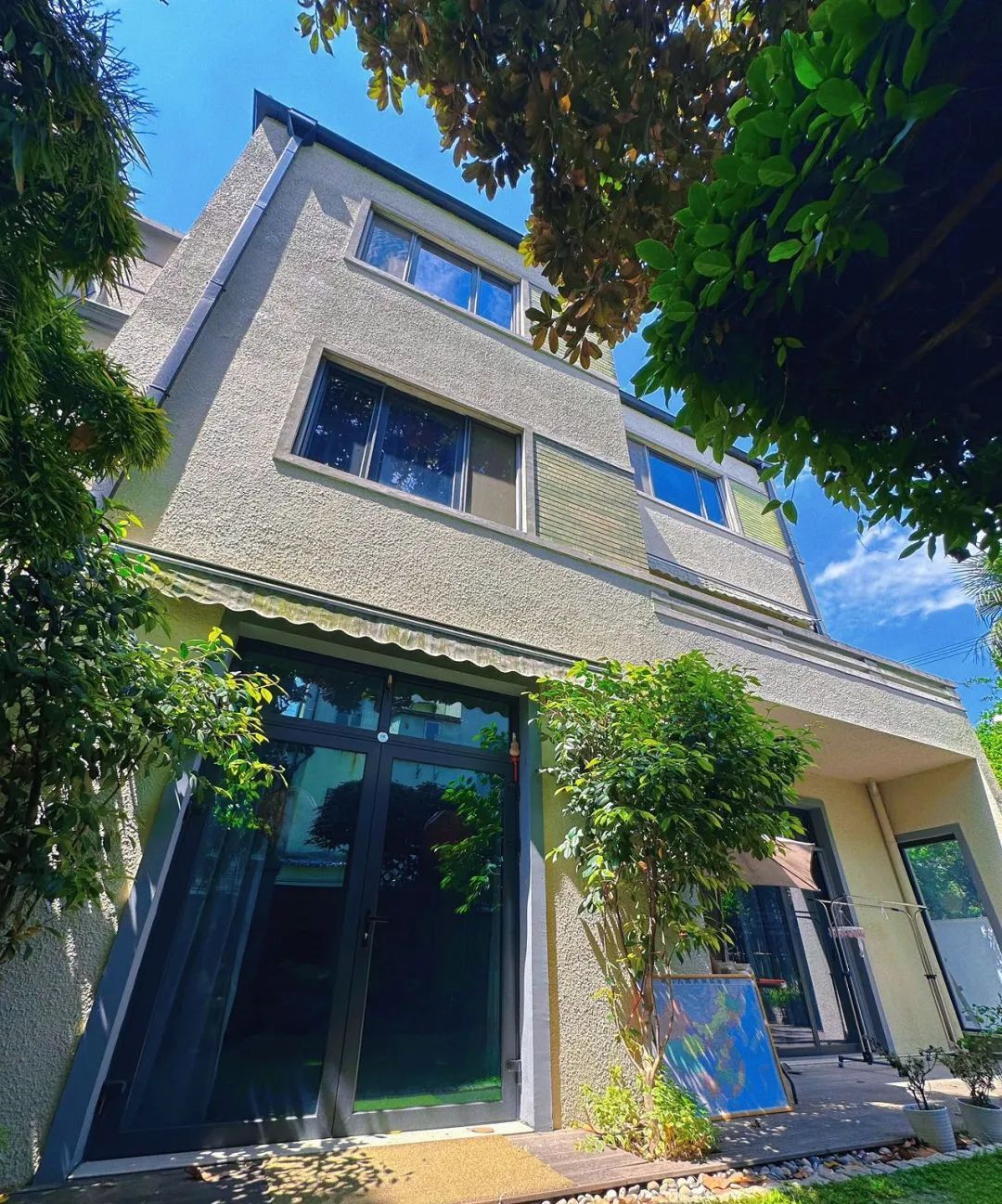 浦西徐汇区湖南街道中南新邨：极具现代风格公寓式里弄公寓的介绍与历史背景