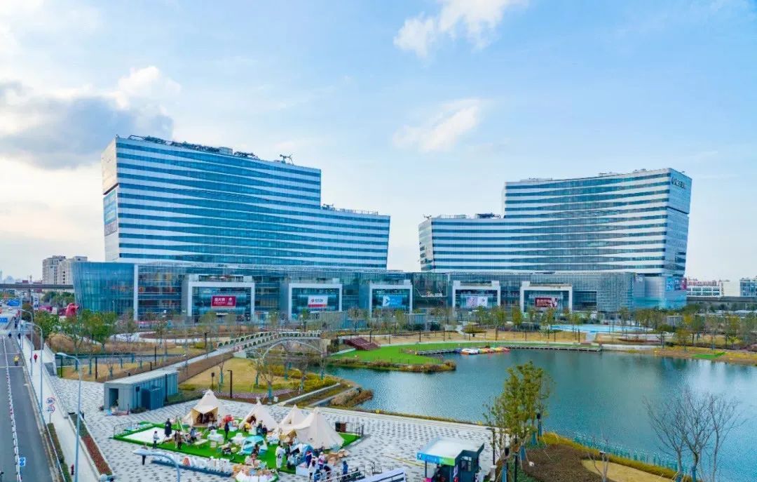 上海浦东 外高桥 森兰美奂甲级办公楼 地铁上盖商业办公综合体 高区12楼2000平 办公室 出租