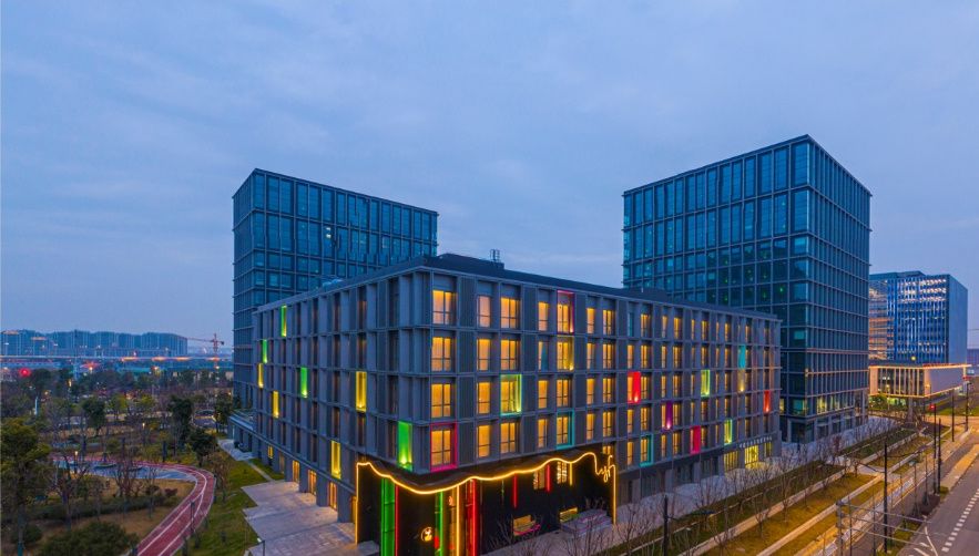 2号线潘祥路地铁口：中建企业天地品质办公90~1850㎡可售，150~2082㎡可租