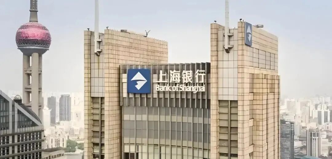 上海银行大厦办公生活指南：交通、电梯与出入口全攻略