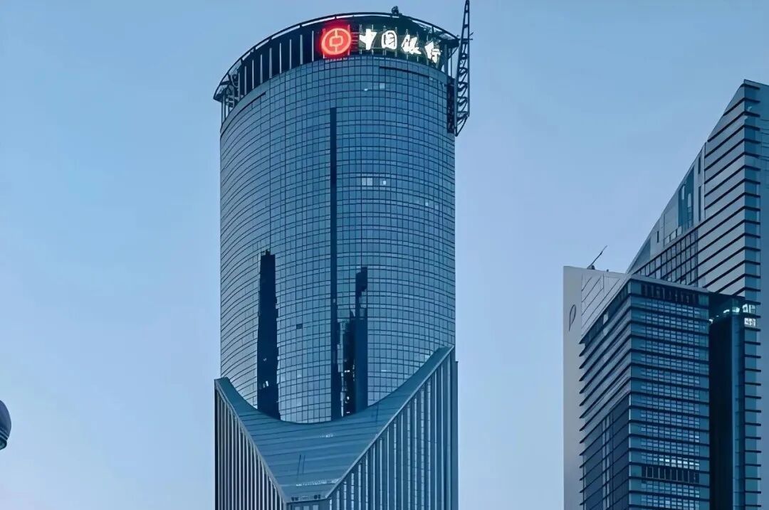上海中银大厦办公楼出租｜陆家嘴商务区金融区核心地段，53层258米地标，使用面积灵活出租价格详询