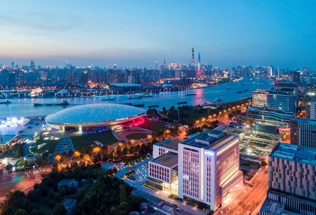 上海华泰金融大厦：黄浦江畔的山水建筑，静谧石山中的现代办公场地出租