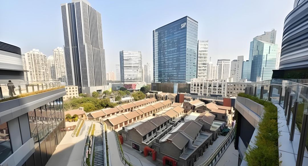 上海核心商圈办公楼出租：滨港商业中心与瑞虹企业天地办公出租对比