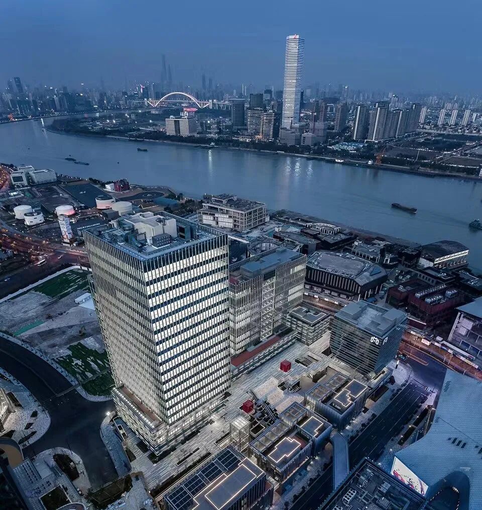 徐汇滨江芒果广场：地铁11号线龙耀路站步行5分钟，2021年全新竣工的5A甲级办公楼出租