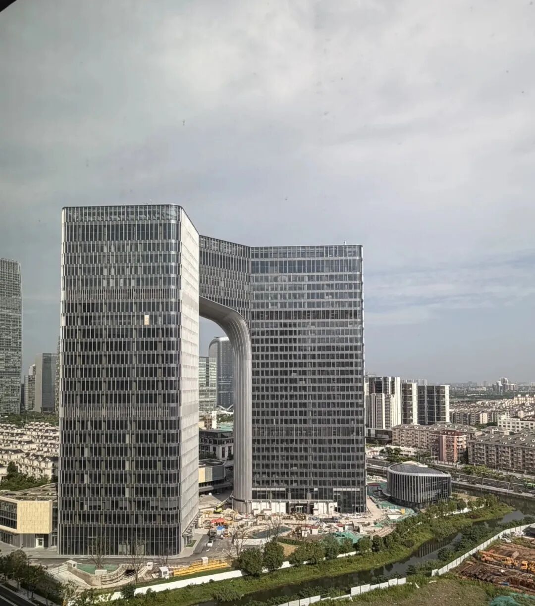 东航·滨江之门：徐汇滨江南拓的商务新封面