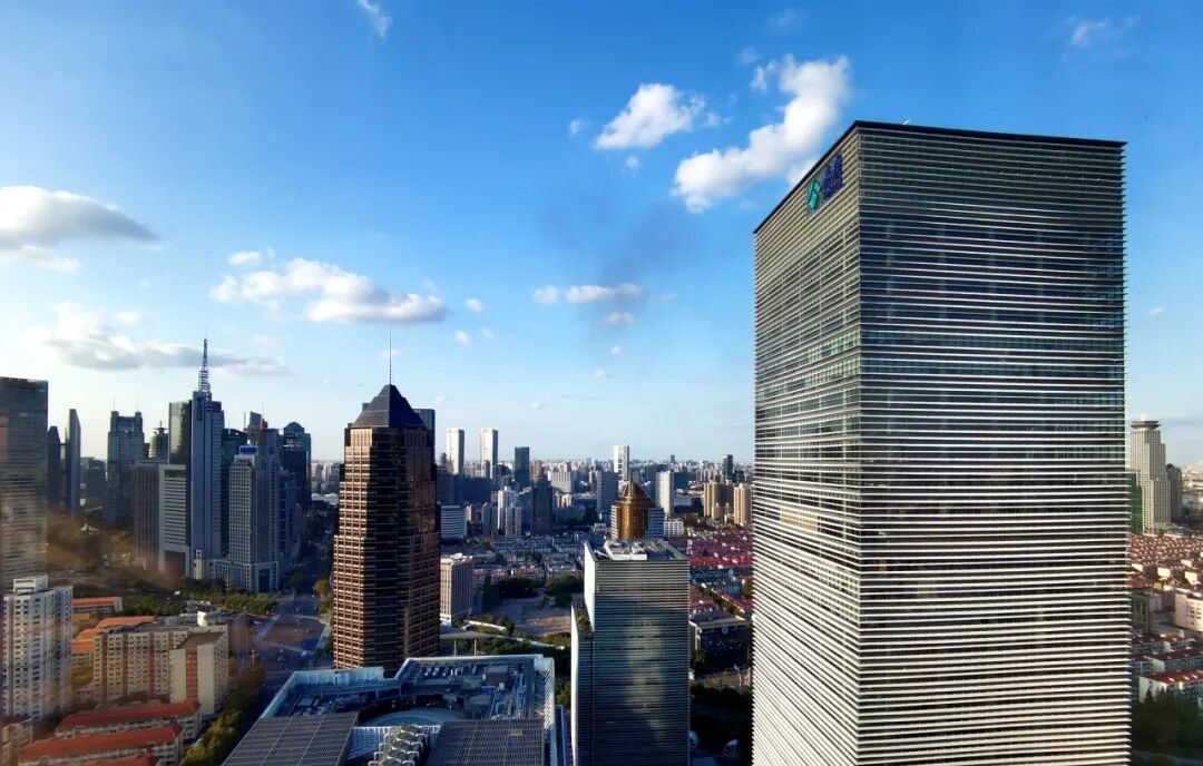 陆家嘴商务区核心办公楼泰康保险大厦出租：9万方甲级办公楼，183平起灵活布局，双大堂设计，地铁2/9号线直达