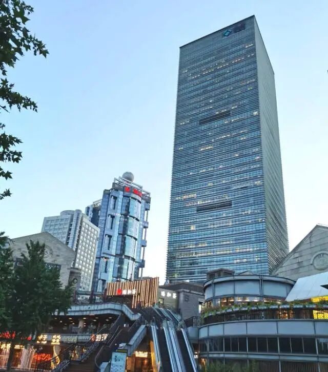 泰康保险大厦：上海陆家嘴商务区5A甲级智能办公标杆，双轨直达·绿色商务新地标